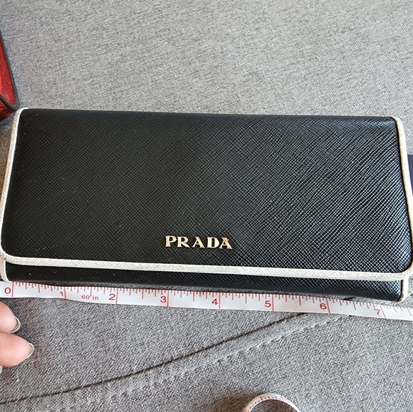 Authentic Prada sling wallet good condition - Picture 3 of 16